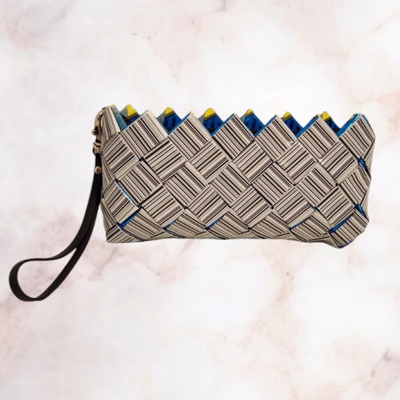 ♻️Ecoist wristlet clutch: recycled material ♻️ - Picture 1 of 7